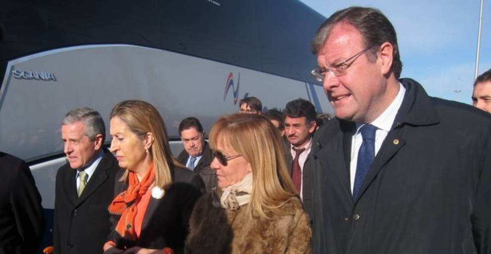 La ministra Ana Past y Antonio Silván, consejero de Fomento.